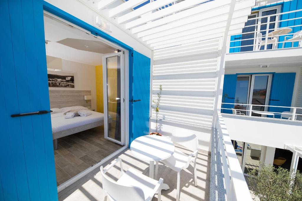Family-friendly apartments with swimming pool Selce photo 2