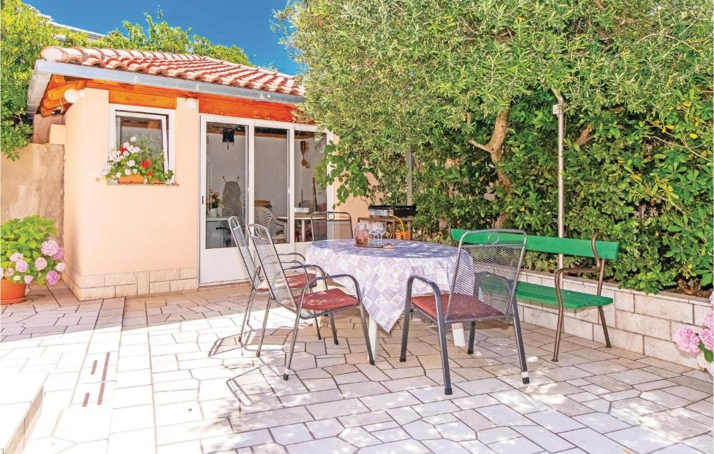 Cozy Apartment In Novi Vinodolski photo 2