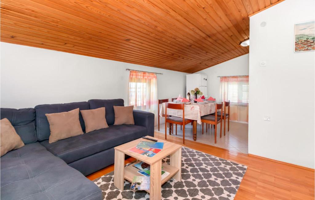 Cozy Apartment In Novi Vinodolski photo 3
