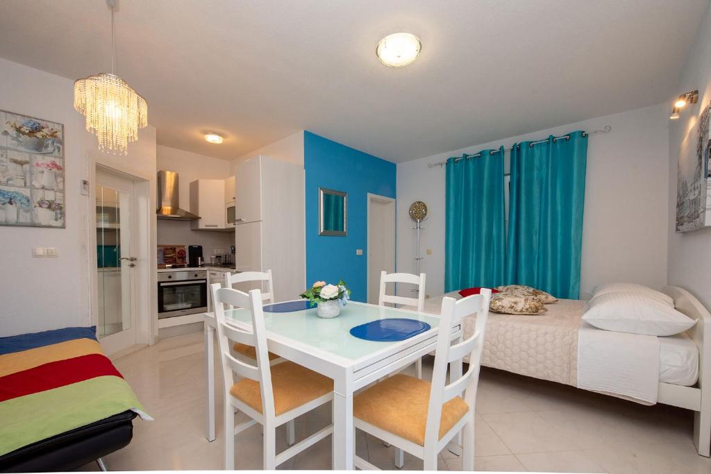 Studio Apartments Mack - BLUE photo 3
