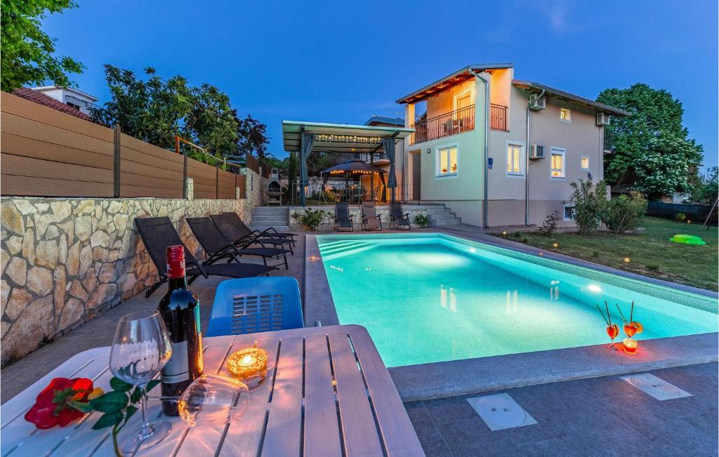 Amazing House With Pool photo 2