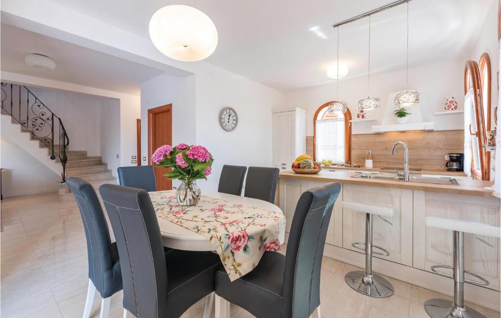 Three-Bedroom Holiday Home In Vabriga photo 3