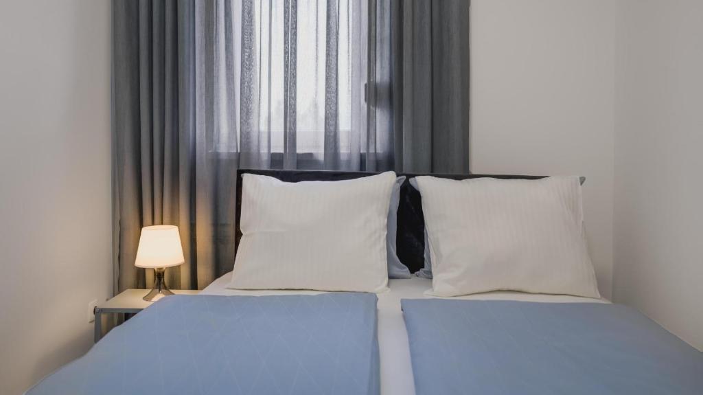 Aurelia's Stylish Place with FREE parking photo 2