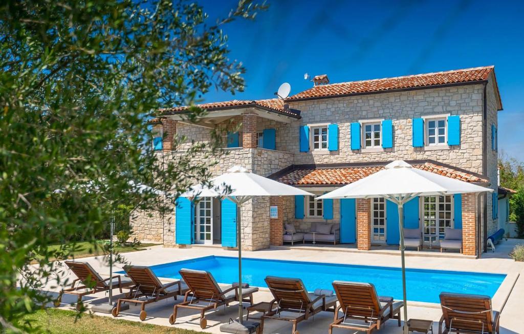 Rustic Villa Peran with outdoor pool in Tinjan — photo 1