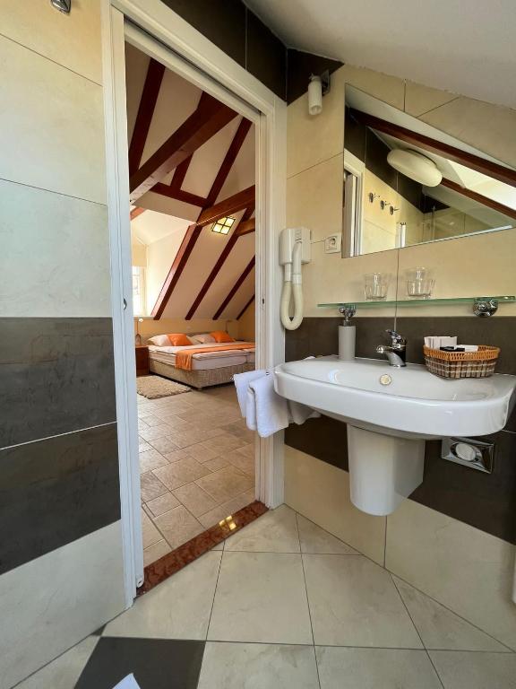 Rooms Toni Palace photo 3