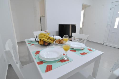 Sandy beach apartments — photo 1