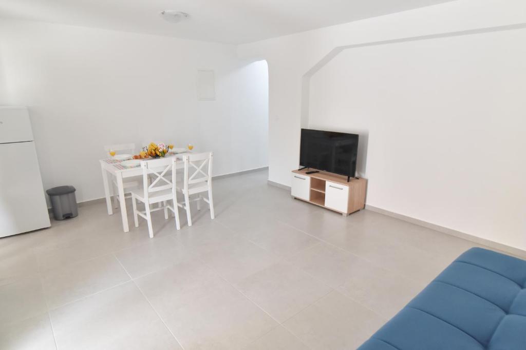 Sandy beach apartments photo 3