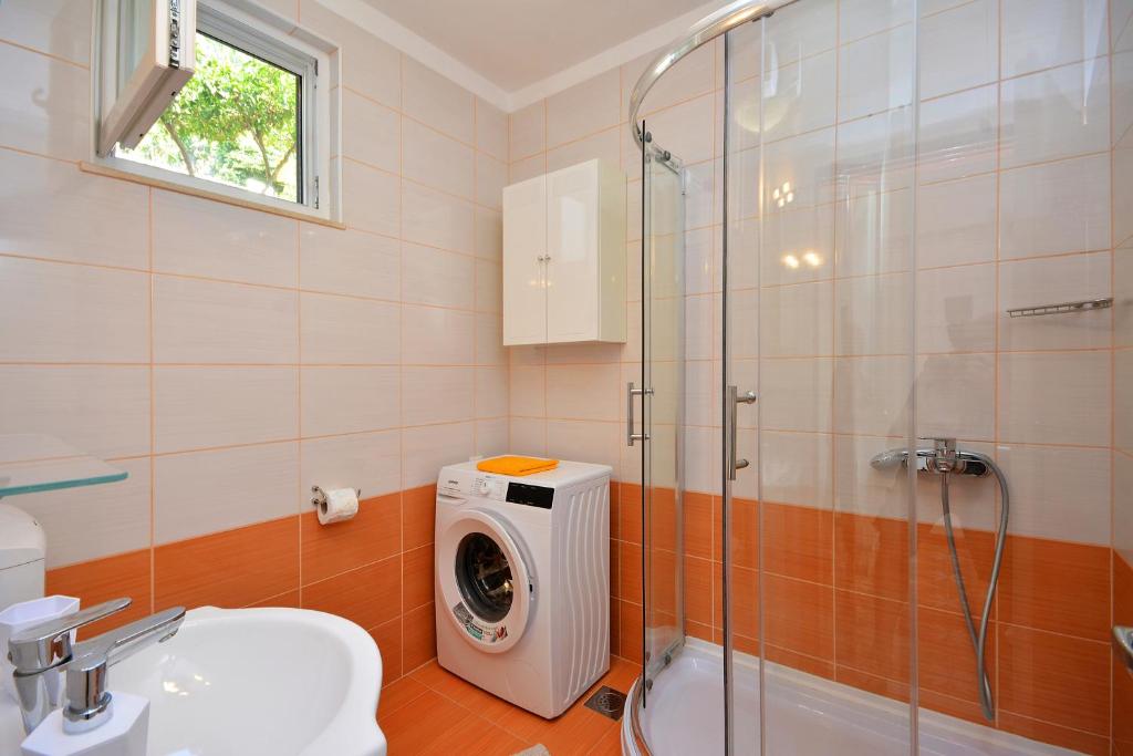 Seaside holiday house Rastici photo 3