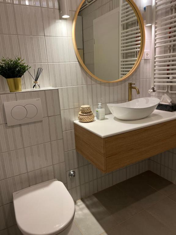 Garden Lane Quiet Townhouse with Private Garden & Parking photo 3
