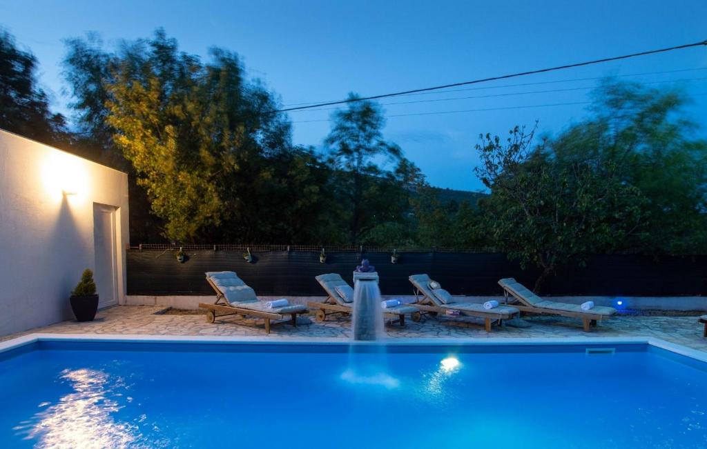 Spacious Prgomet Retreat with Private Pool photo 3