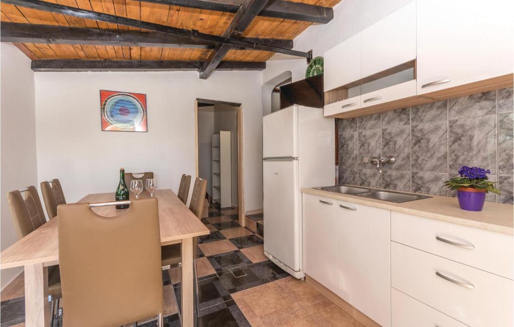 Three-Bedroom Holiday Home In Tkon photo 3