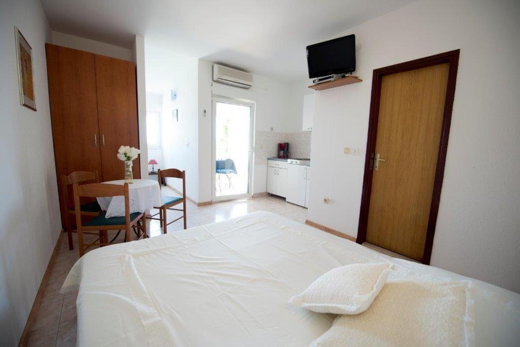 Studio Apartment in Duce with sea view photo 2