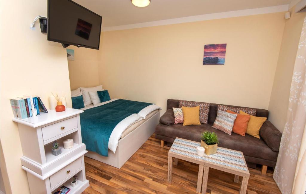 1 Bedroom Nice Apartment In Podstrana photo 3