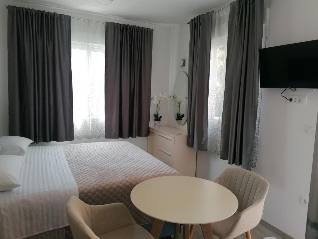 Apartments and Rooms Tomas photo 2