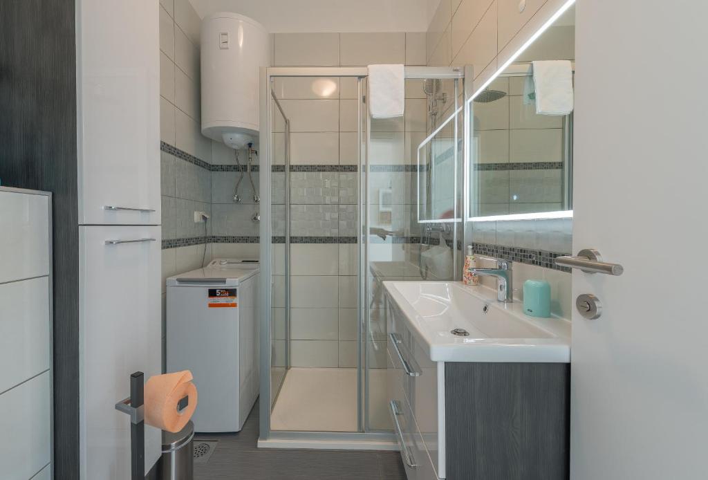 Windrose Apartments photo 3