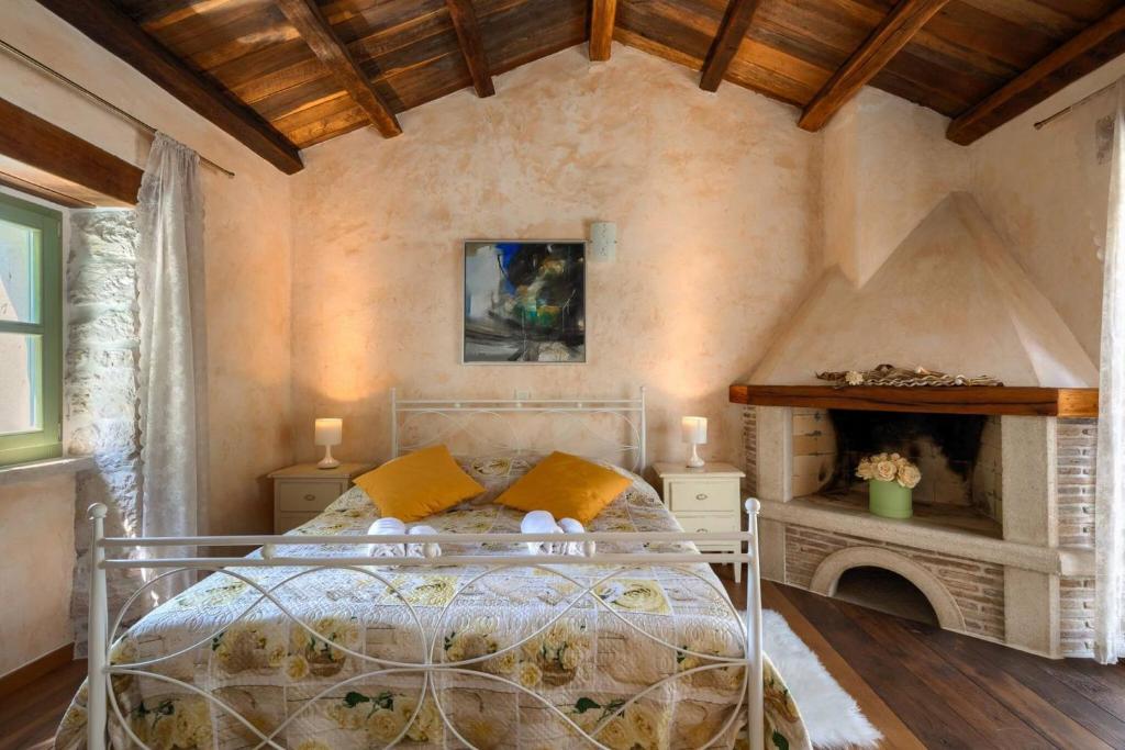 Rustic villa Zvonar with pool in Motovun photo 2