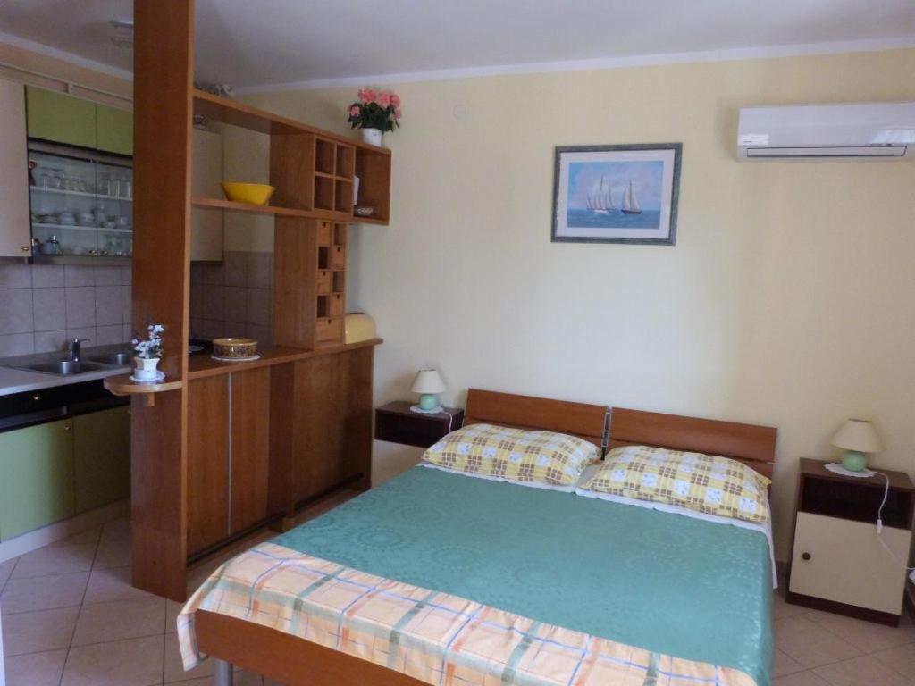 Studio Rabac 12368a photo 2