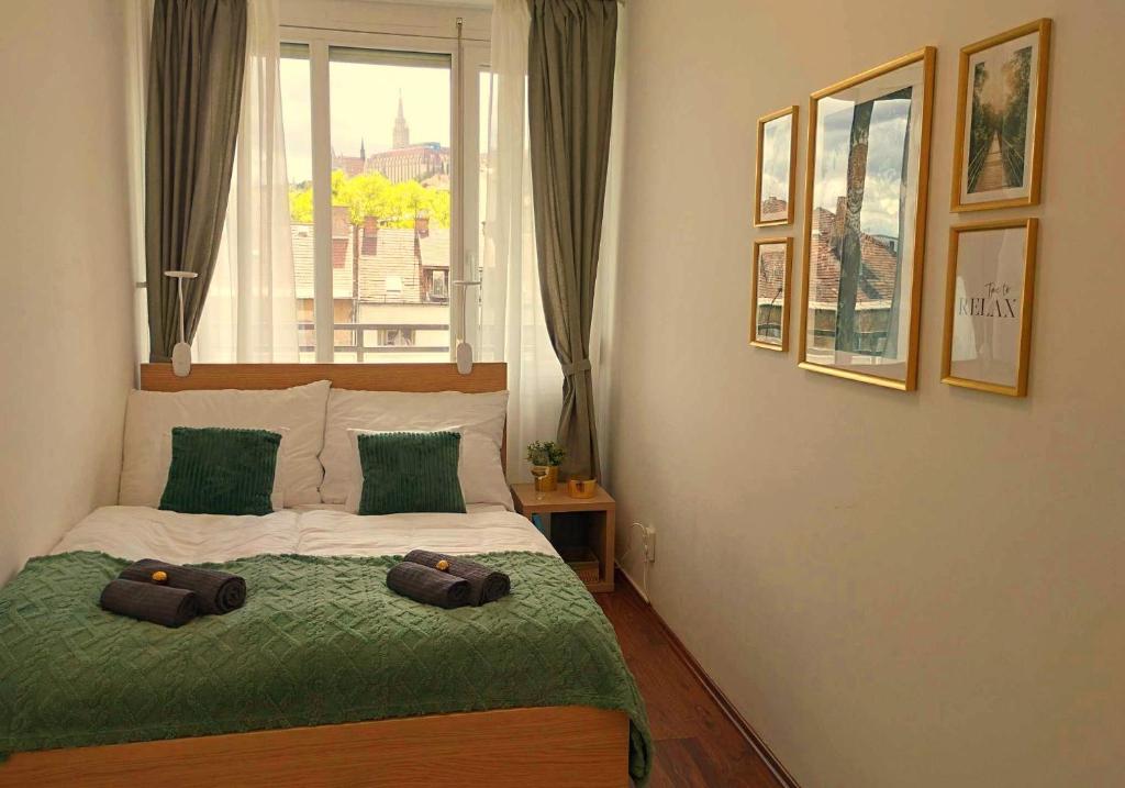 Andrew's Castle View Apartment photo 2