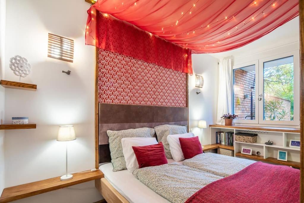 Cozy Apartment with Garden in the Castle District photo 2