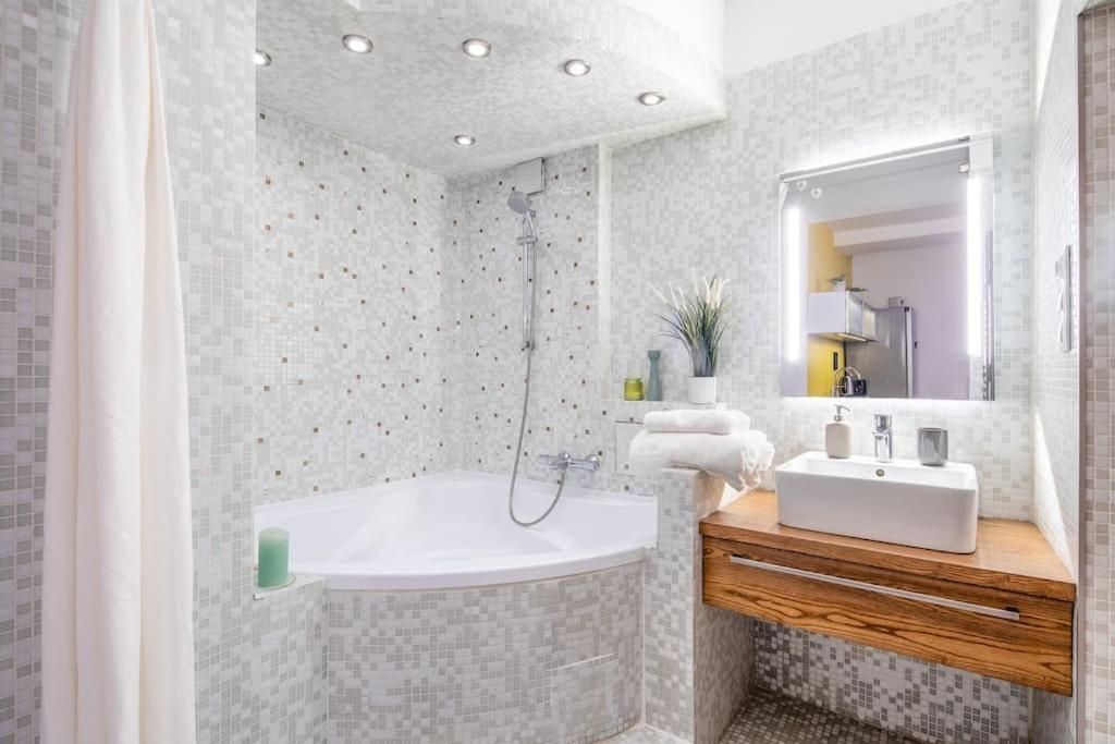 Cozy Apartment with Garden in the Castle District photo 3