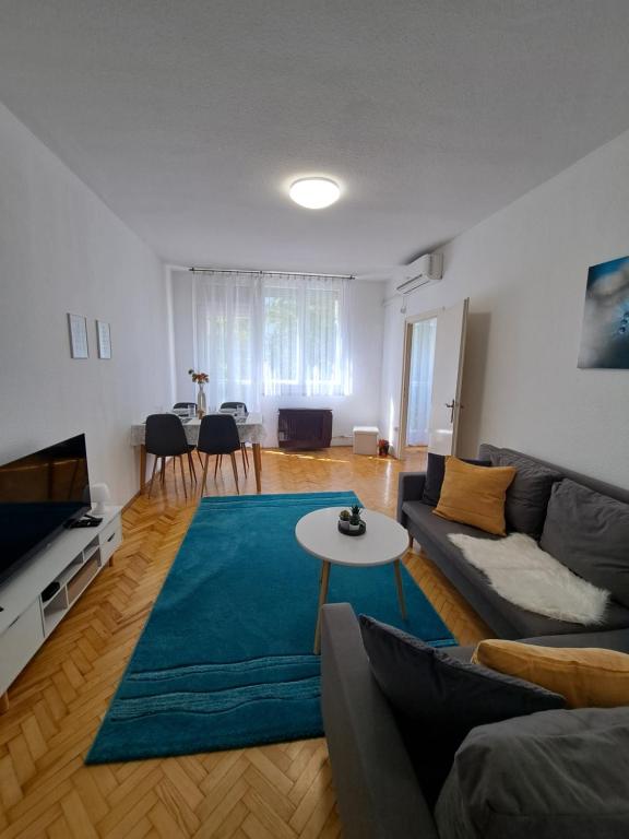 Sophia Apartment Buda by the Danube with AC — photo 1