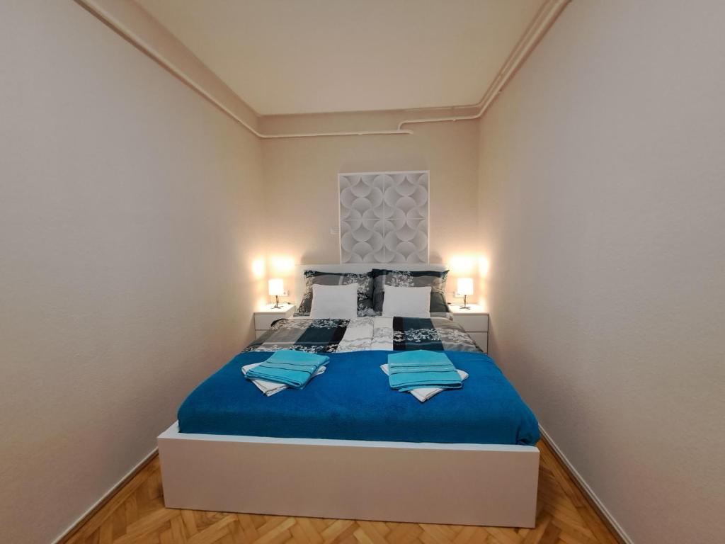 Sophia Apartment Buda by the Danube with AC photo 2