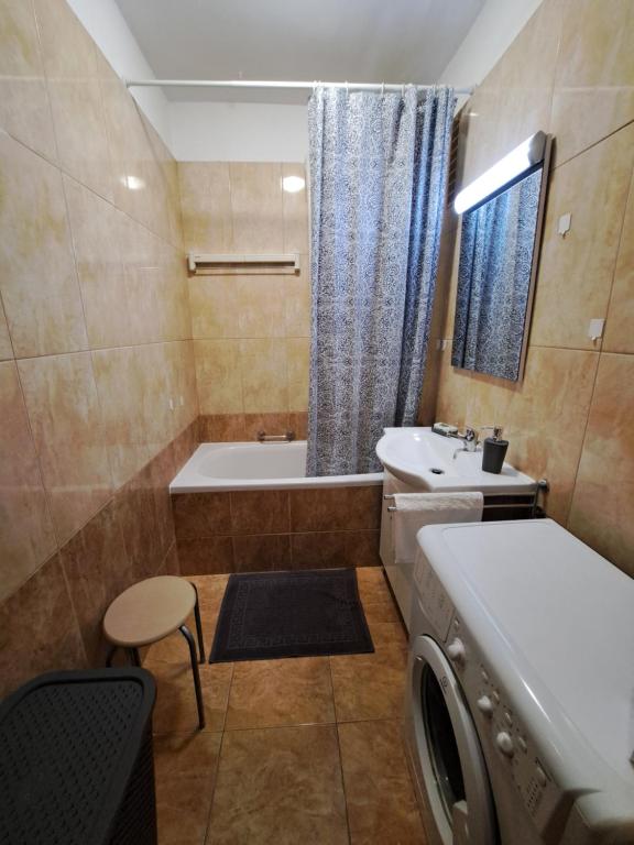 Sophia Apartment Buda by the Danube with AC photo 3