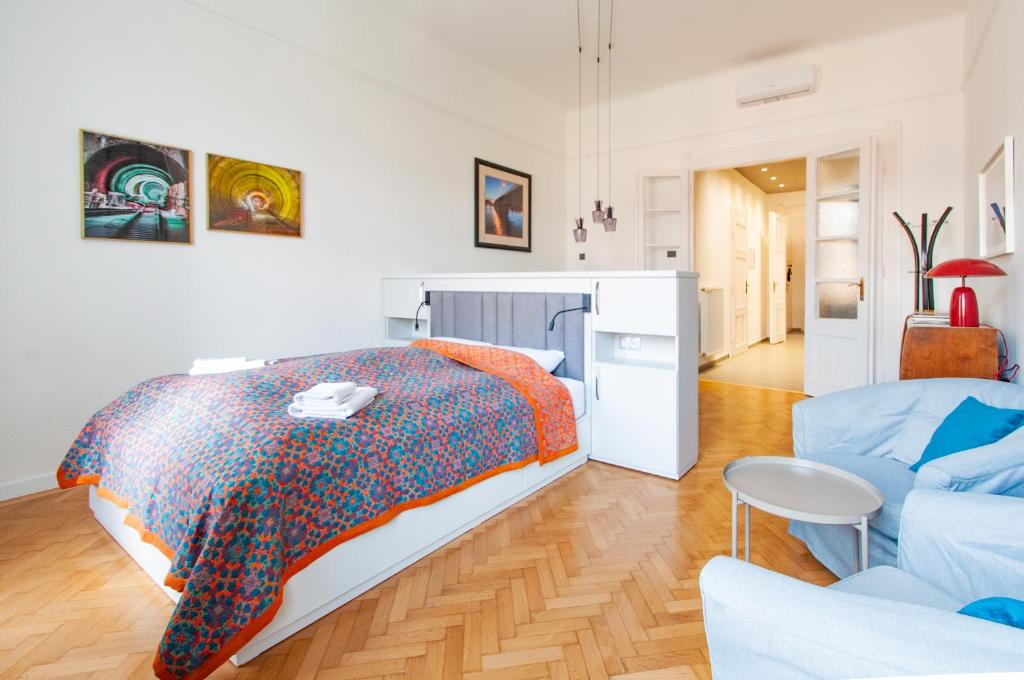 Suite with Parliament view photo 2