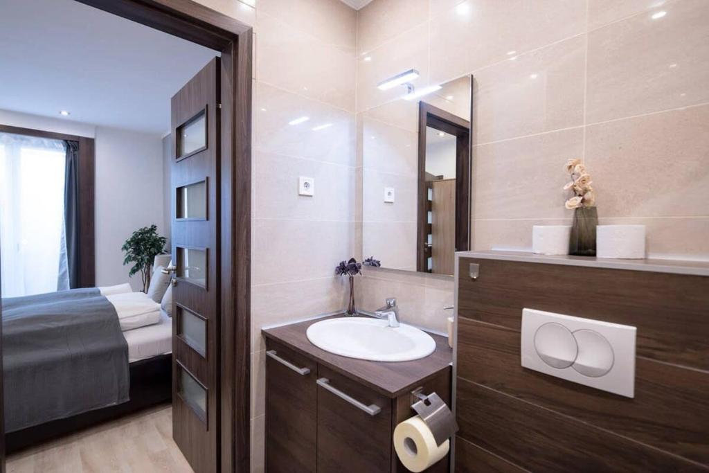 Very central modern and cozy AC apartment photo 3