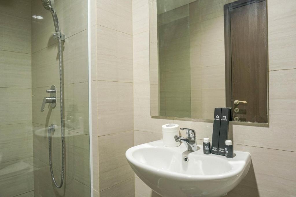 Best View Studio Apartment @ Ciputra International By Travelio photo 3
