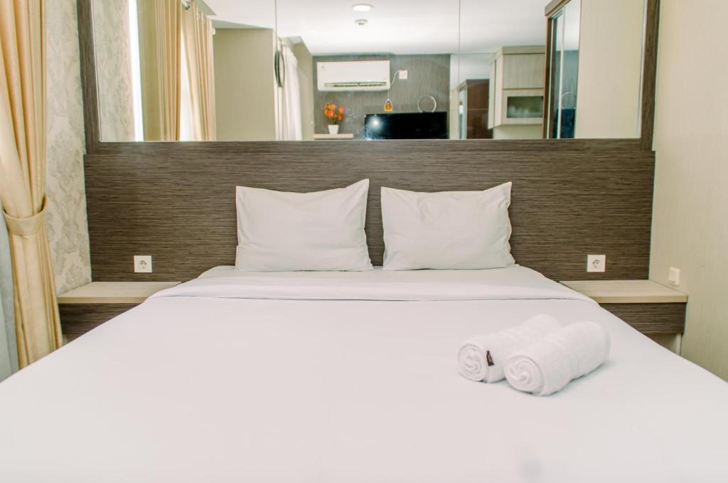 Minimalist and Comfy Studio at Bintaro Icon Apartment By Travelio photo 2