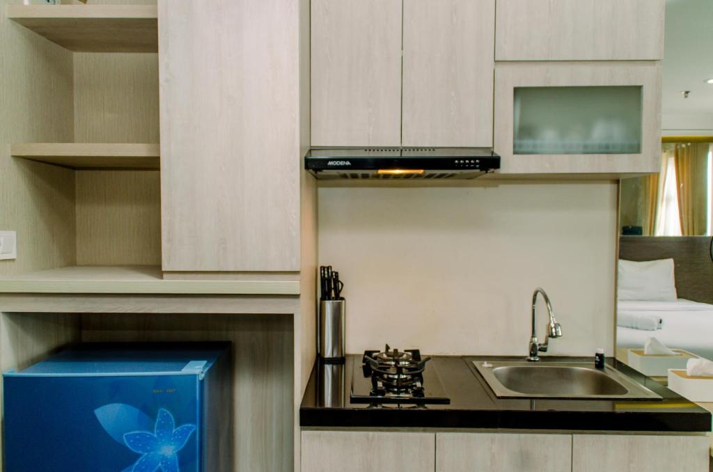 Minimalist and Comfy Studio at Bintaro Icon Apartment By Travelio photo 3