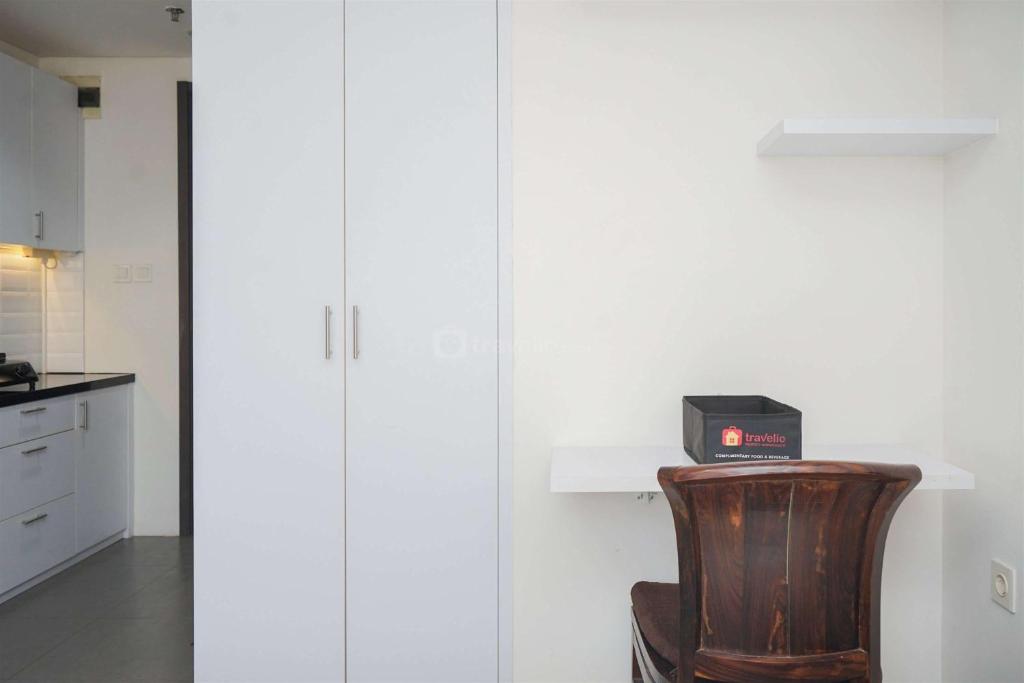 Elegant and Comfy Studio at Bintaro Icon Apartment By Travelio — photo 1