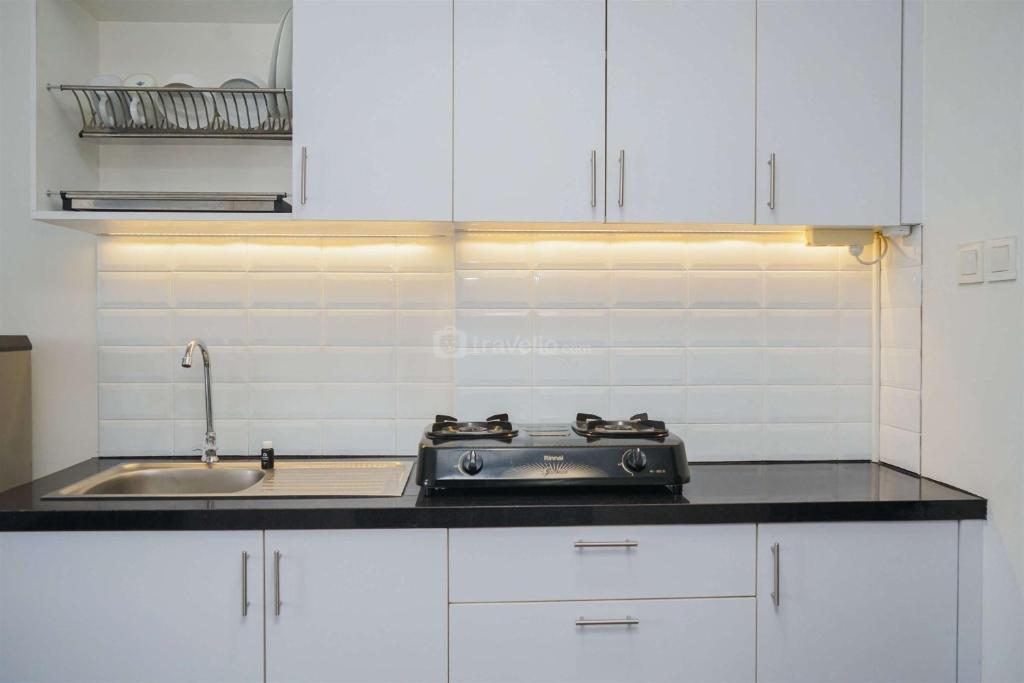 Elegant and Comfy Studio at Bintaro Icon Apartment By Travelio photo 2