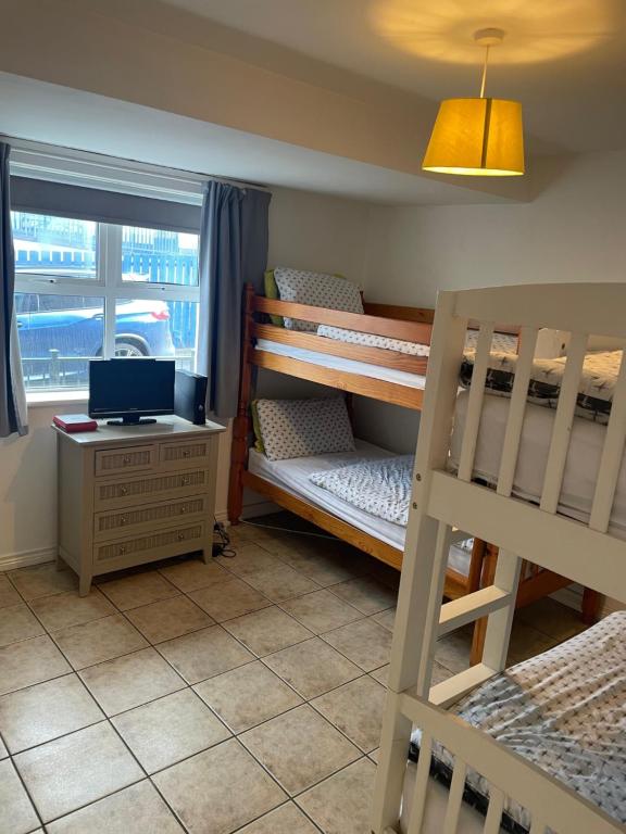 Ground Floor Deluxe Seaside Apartment With Patio & Private Entrance photo 2