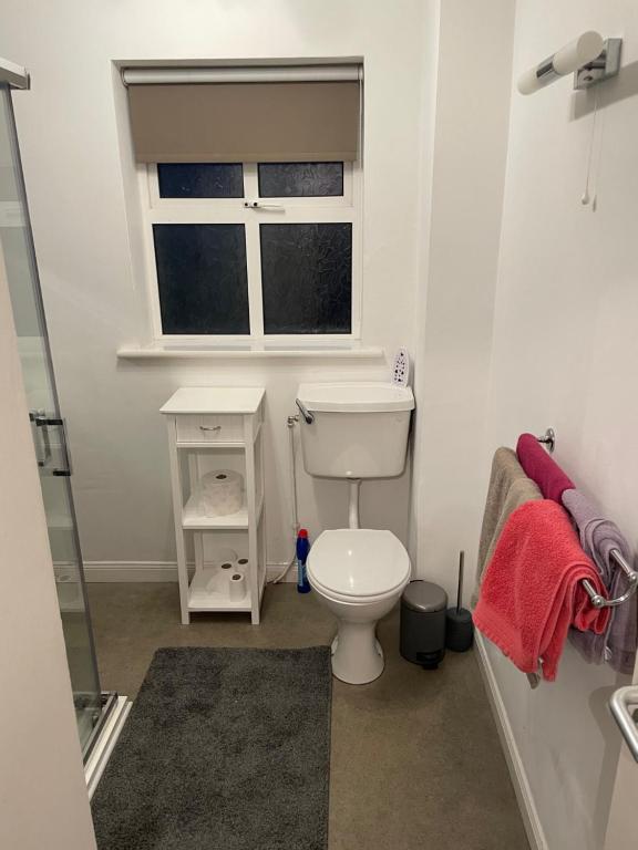 Ground Floor Deluxe Seaside Apartment With Patio & Private Entrance photo 3