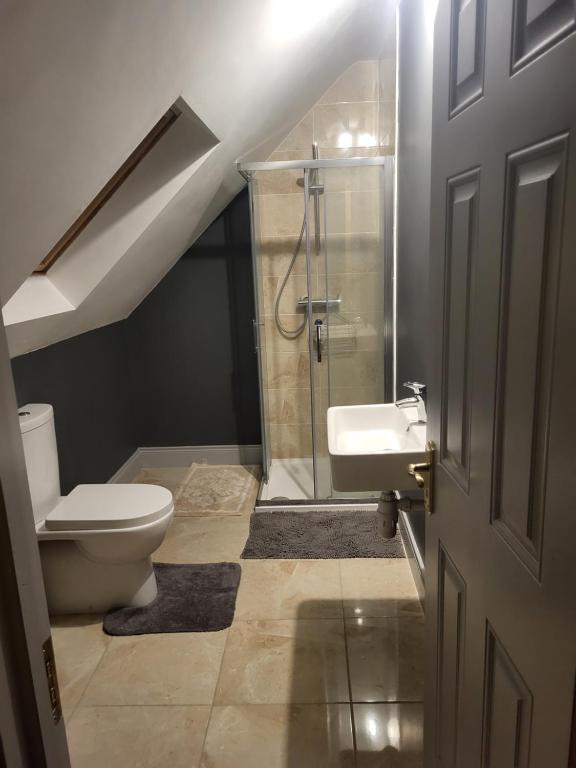 2-Bed Apartment Sleeps 6 with Parking photo 3