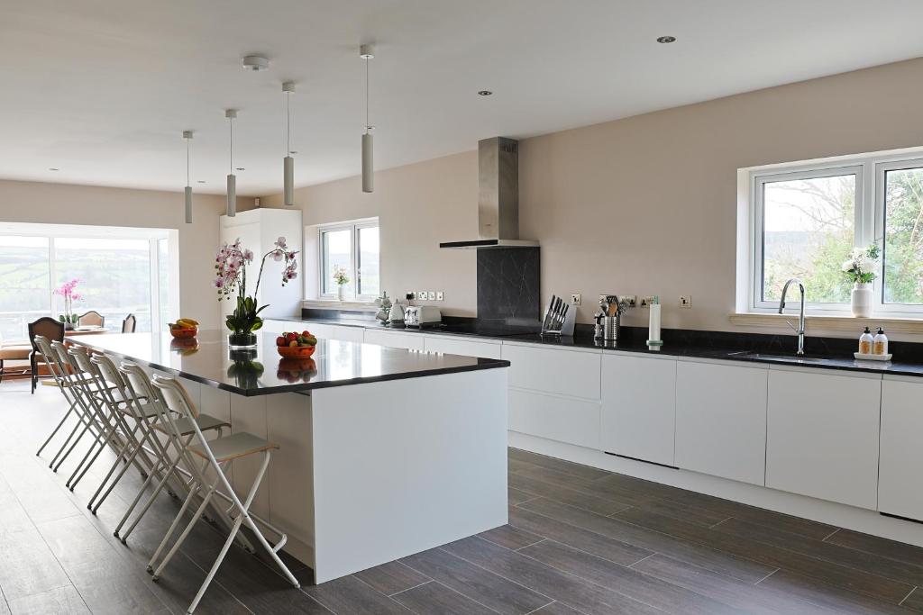 Up Yonder House - 6 Bedroom Family Guesthouse photo 3