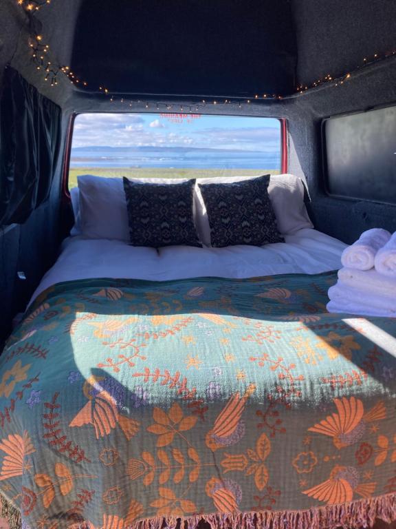 Glór na d'Tonnta Glamping Campervan