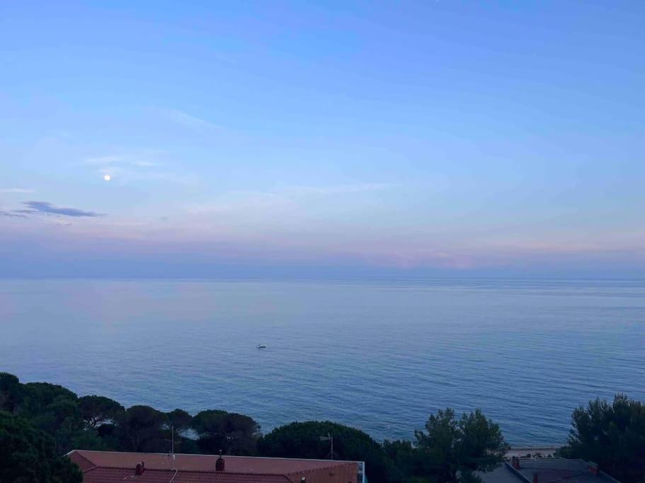 Silenzio e relax fronte mare a Varazze — photo 1