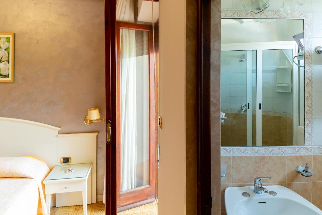 Hotel Riviera photo 3