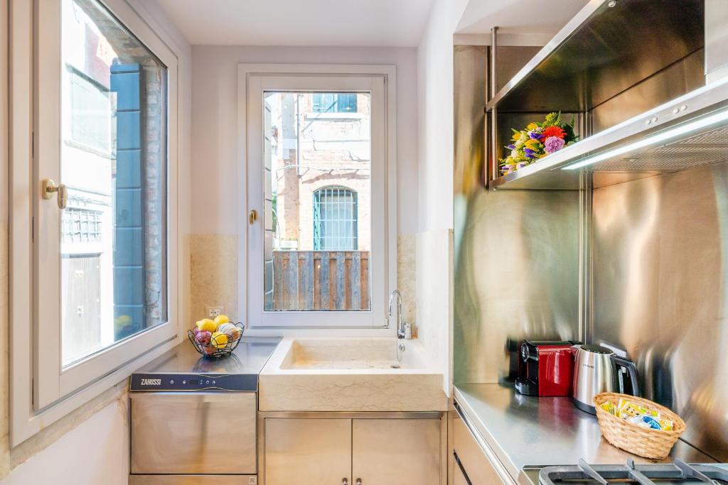 Appartamento di lusso con terrazza sull'acqua photo 3