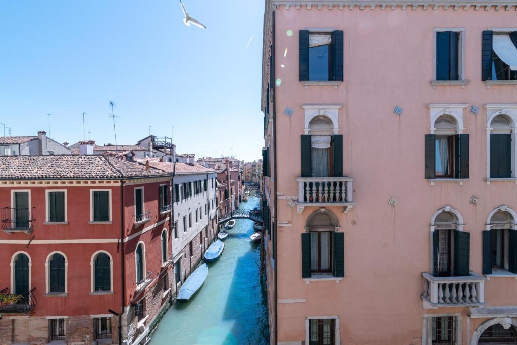 Casanova Deluxe Apartment by Wonderful Italy photo 2