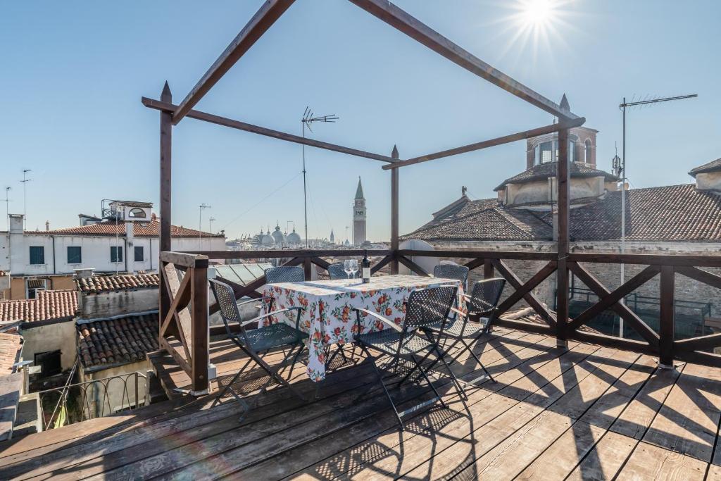 San Marco vista sui tetti veneziani Apartment — photo 1