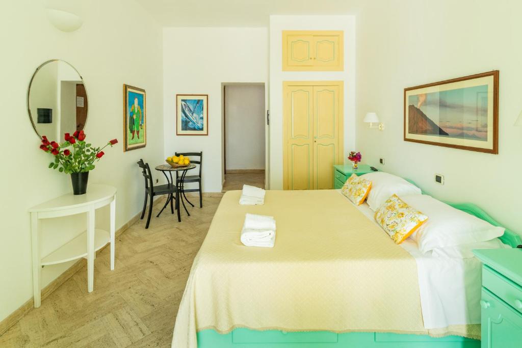 Stromboli Suite Apartment with Terrace Volcano & Sea view photo 2