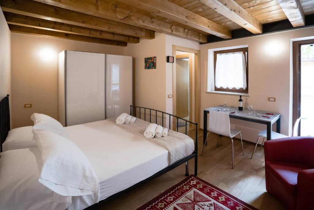 San Zeno Apartments photo 2