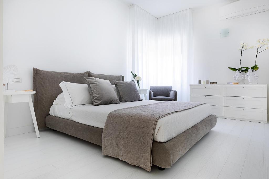 White Stylish Apartments 2 photo 2