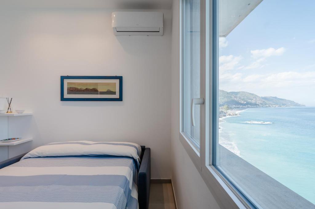 GuestHost - Taormina Seaview Studio a few steps from the Beach — photo 1