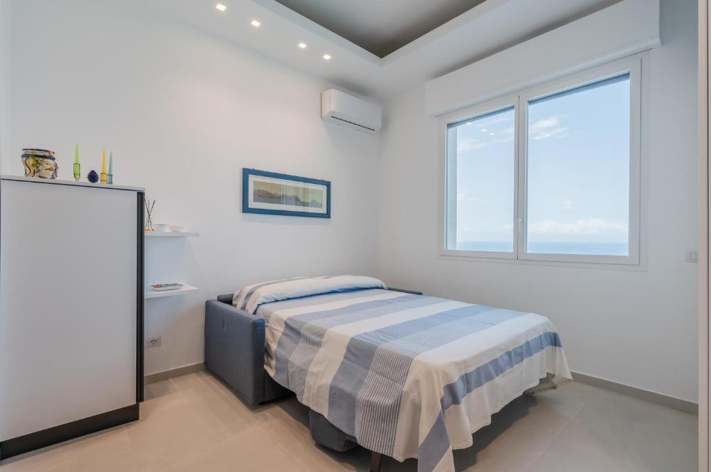 GuestHost - Taormina Seaview Studio a few steps from the Beach photo 2