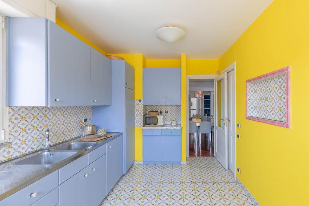 iFlat Margutta Colors on Canvas Apartment photo 3